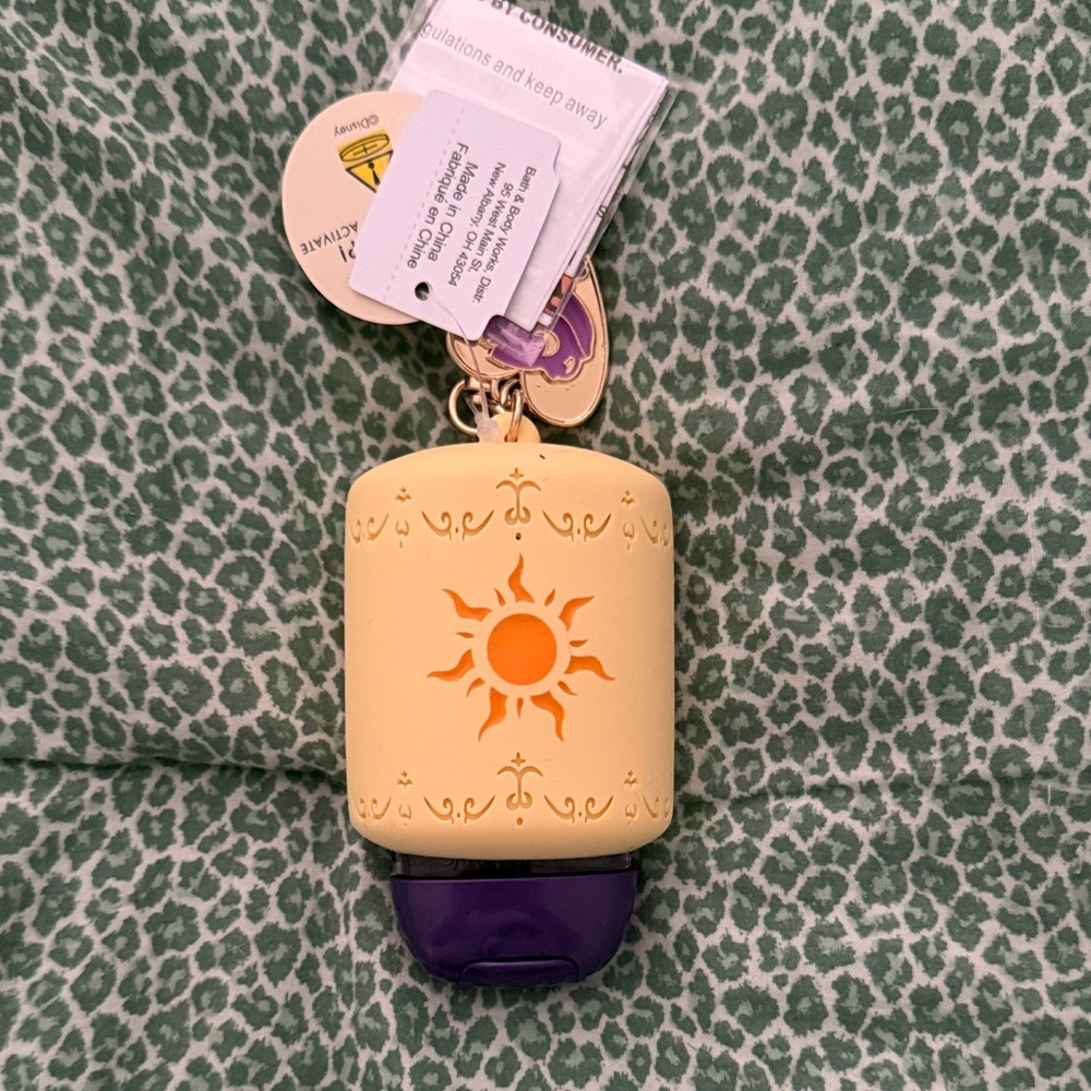 Bath & Body Works Rapunzel Hand Santizer Gel with light up holder - Picture 4 of 5